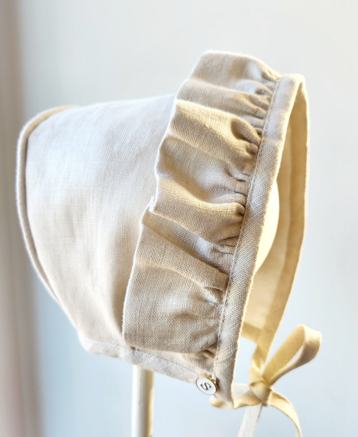 Exclusive Linen Bonnet, Natural, Frill & Horseshore