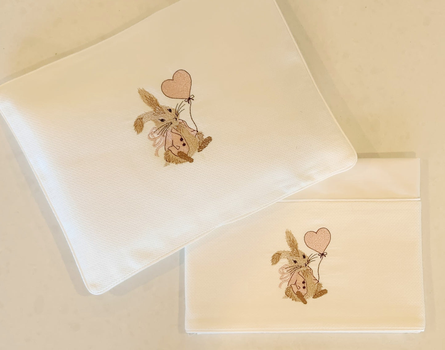 'Lily and her Balloon' 2pc Bassinet Sheet Set, Embroidered Lily Bobtail on Ivory sheets