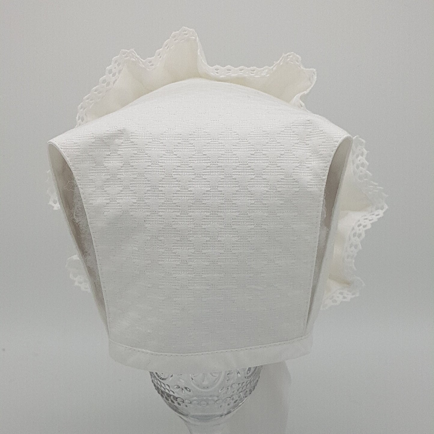 Exclusive Bonnet, White Jacquard / T-Bar Style