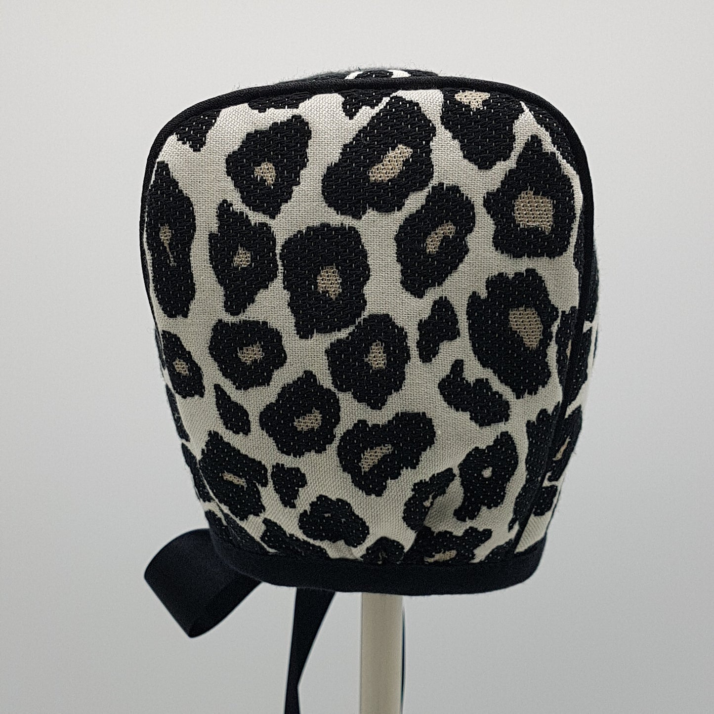 Exclusive Bonnet, Black Leopard with black linen