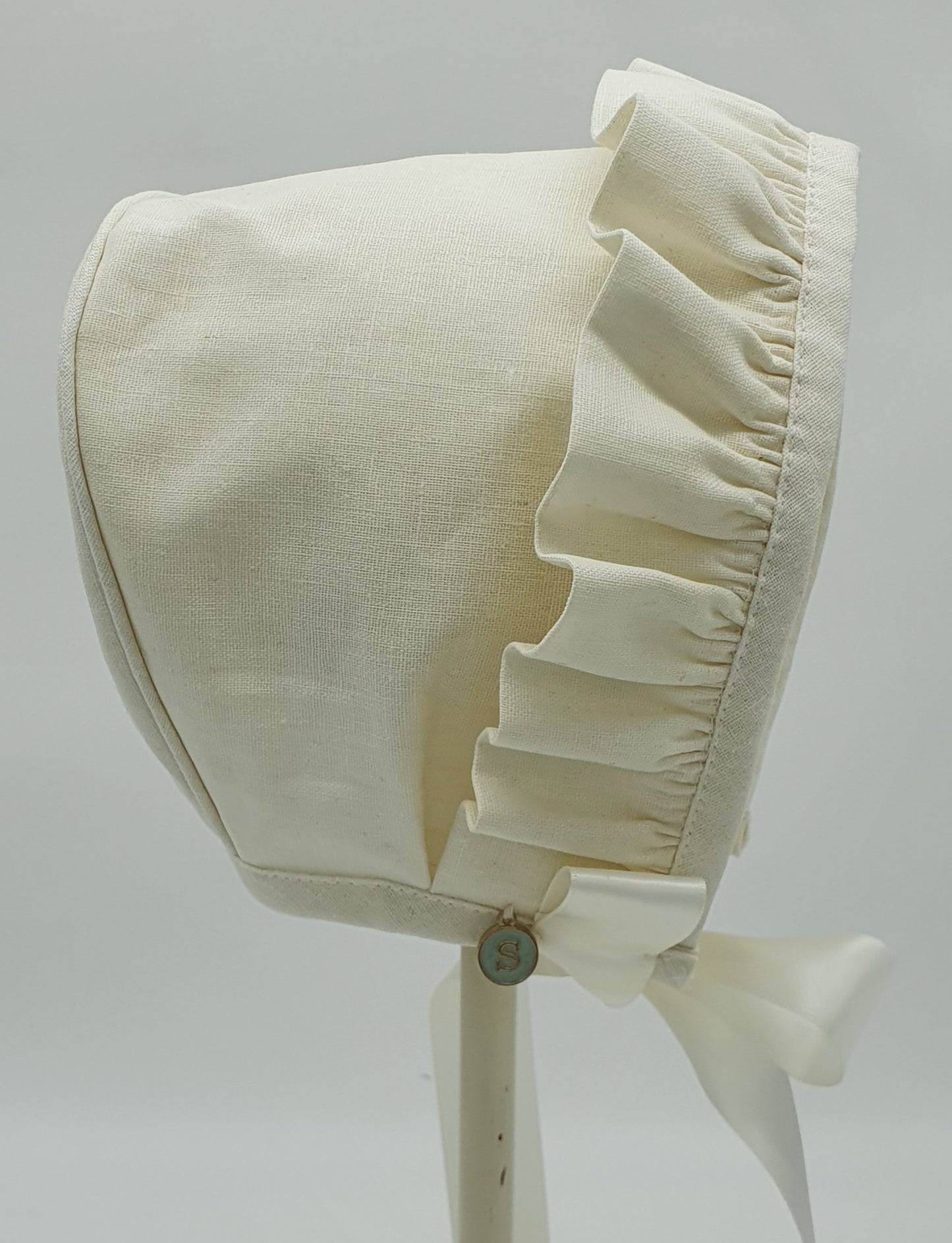 Exclusive Bonnet, Cream Linen with Embroidered Cream Wreath