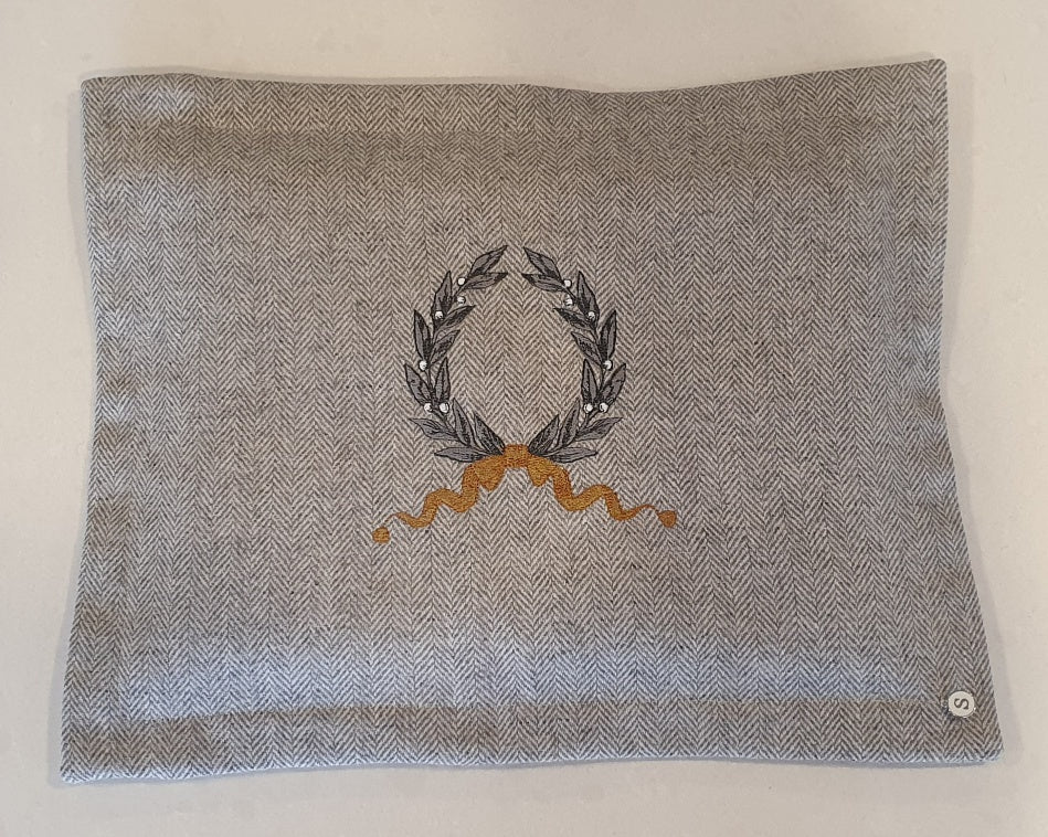 'Platinum Jubilee' Herringbone Embroidered Wrap & Pillowcase Set