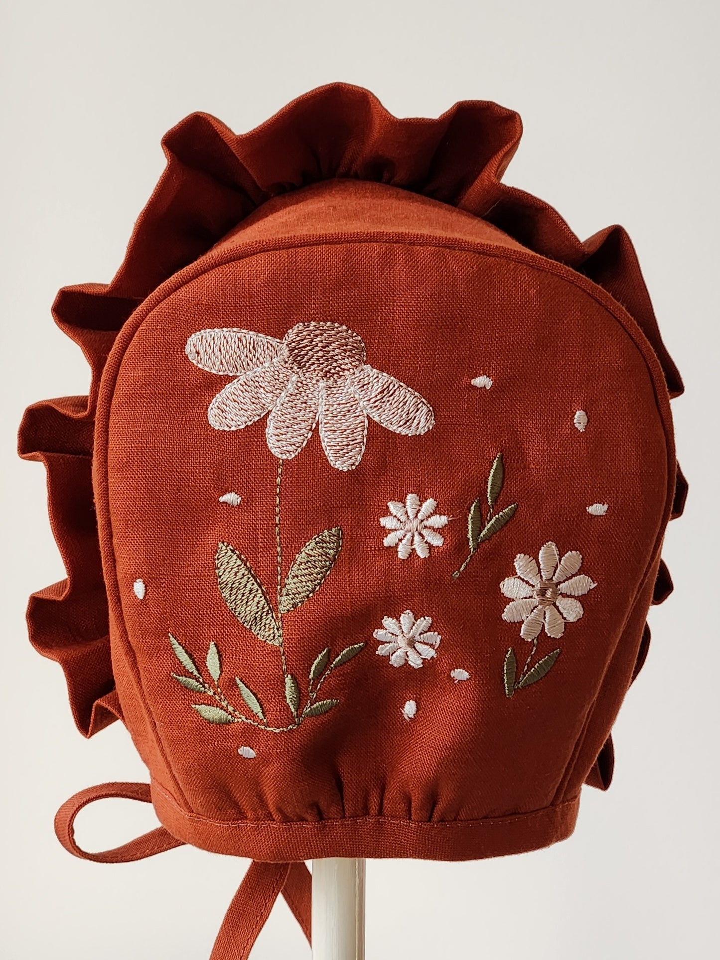 Exclusive Linen Bonnet, Tan with embroidered Daisy Posy