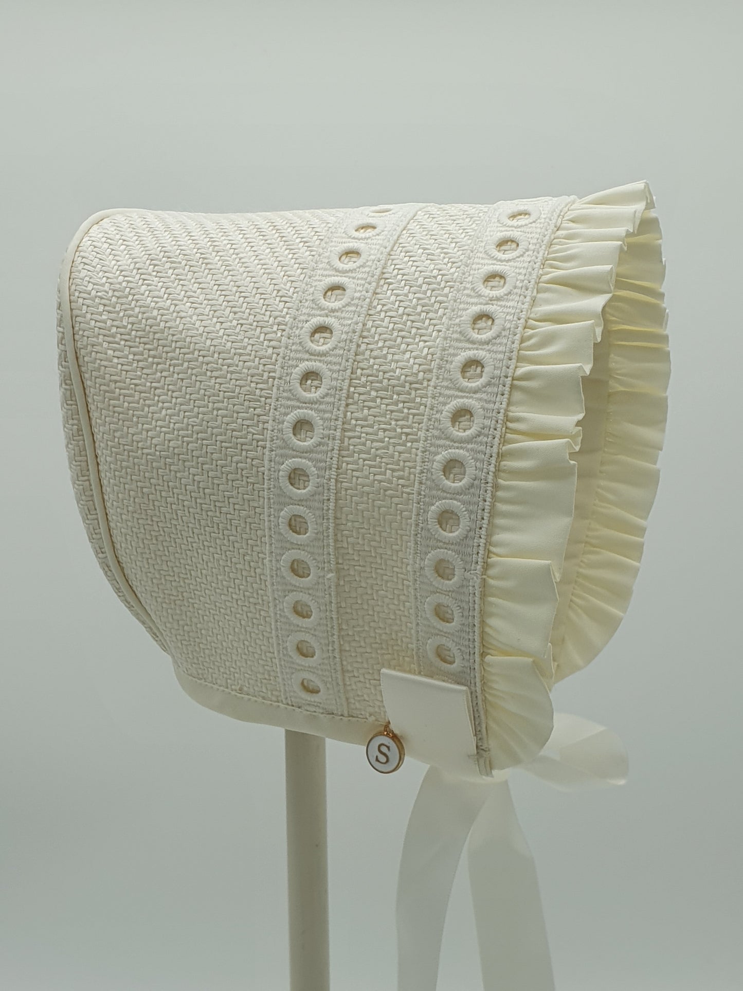 Exclusive Bonnet, Cream Weave with lace trim