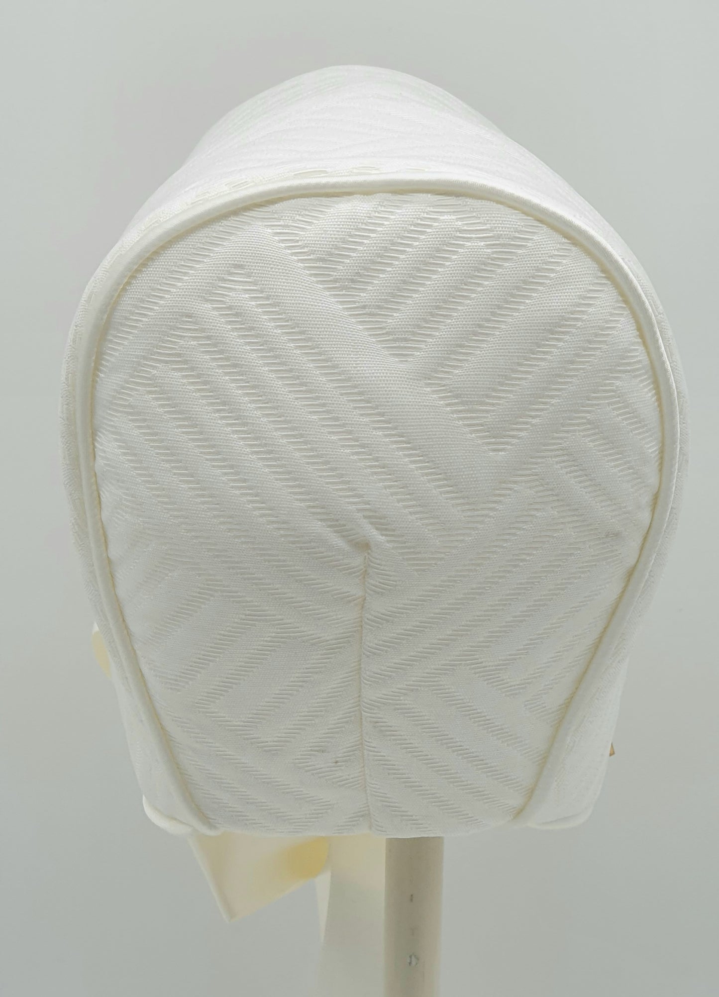 Exclusive Bonnet, Ivory Jacquard with piping