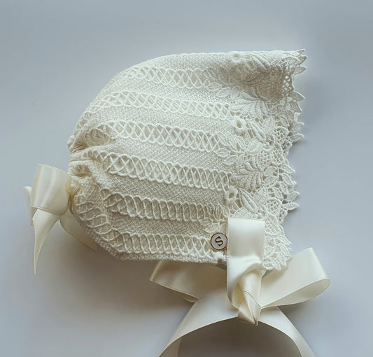 Ivory Lace Lined Bonnet