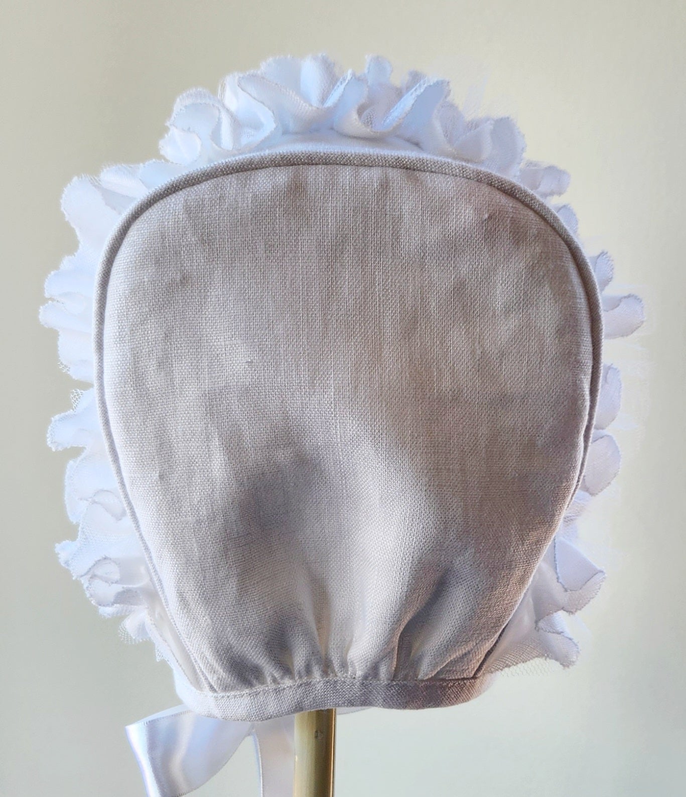 Exclusive Linen Bonnet,  Double Frill with horseshoe, White or Blue