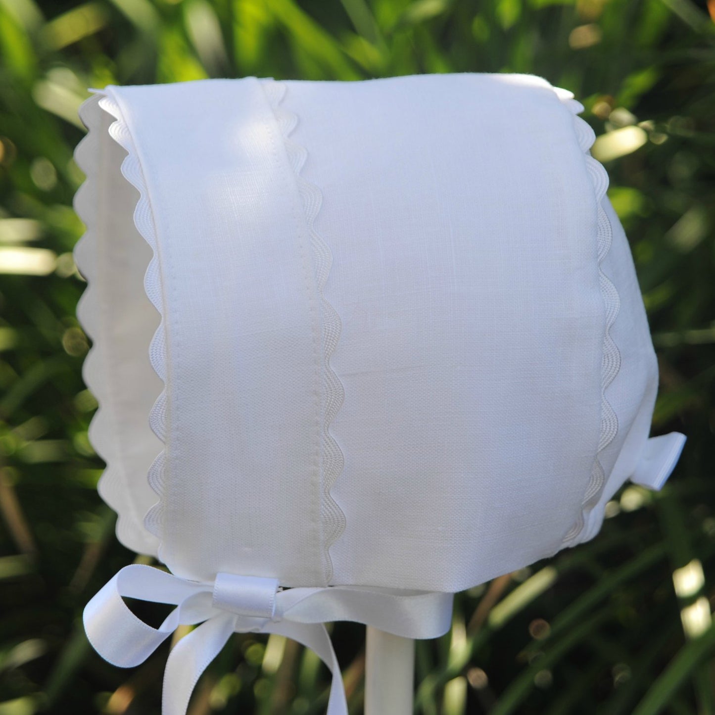 Exclusive White Linen Bonnet